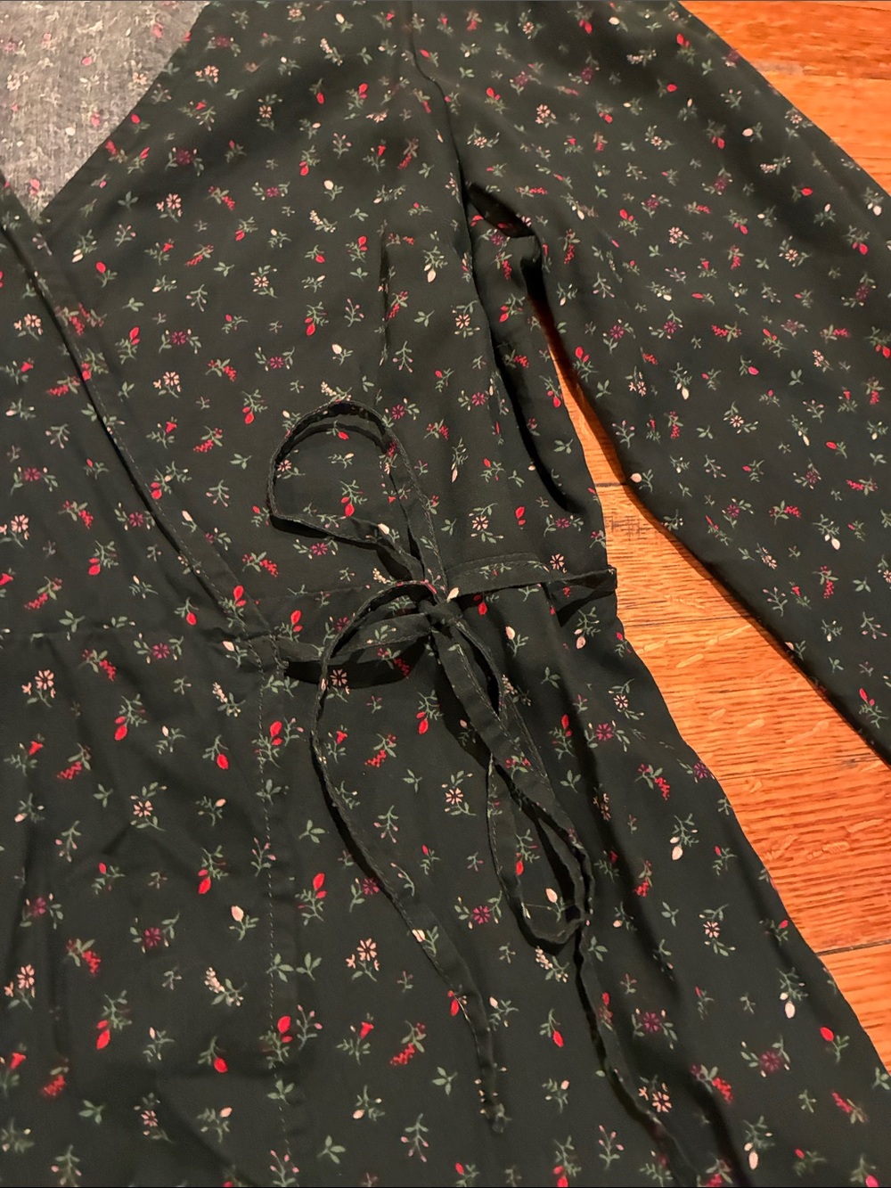 Old Navy Dark Green Floral Wrap Dress - Picture 5 of 8
